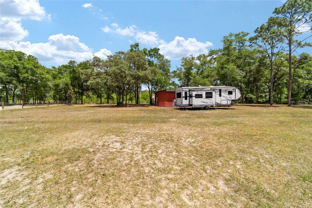 19551 SE 42nd Place , Morriston, FL 32668 Photo