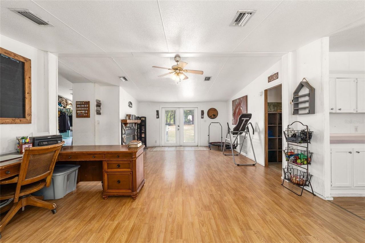 19551 SE 42nd Place , Morriston, FL 32668 Photo
