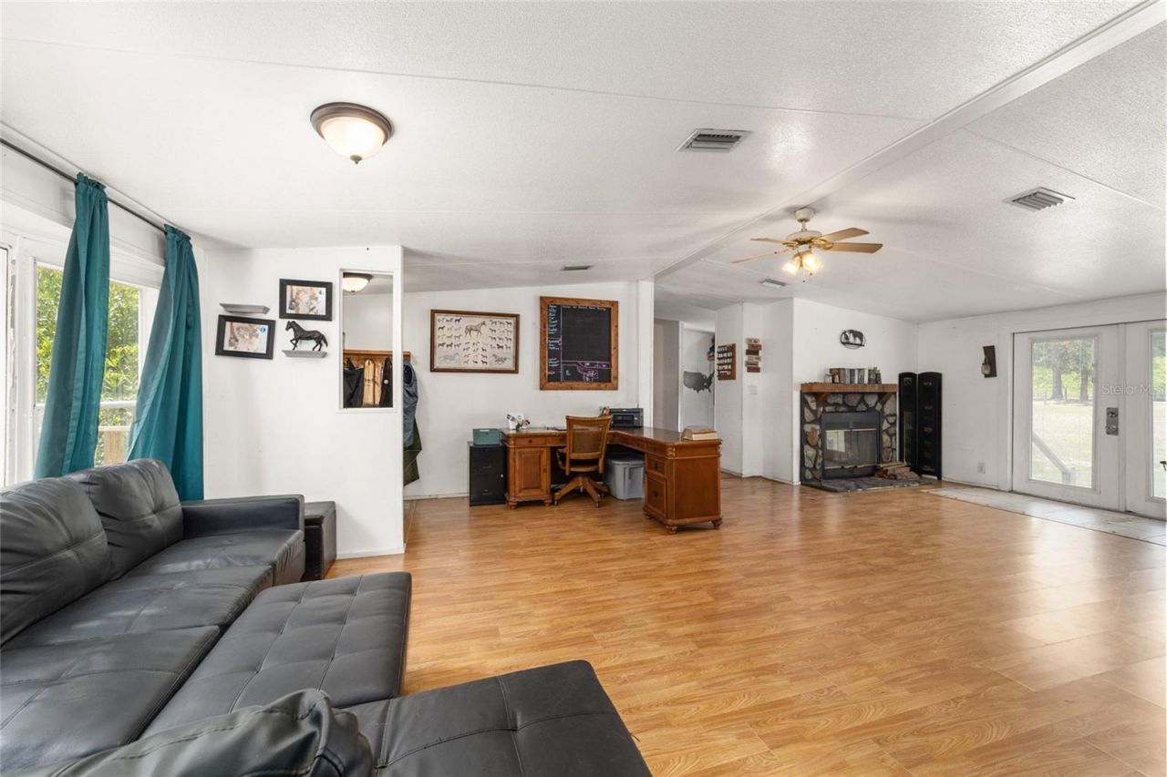 19551 SE 42nd Place , Morriston, FL 32668 Photo