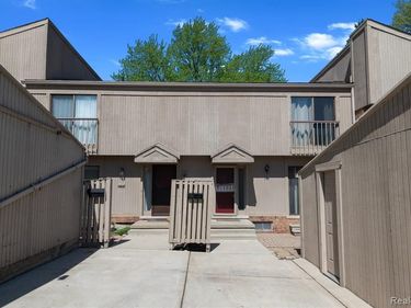 794 Oak Brook Ridge Drive, Rochester Hills, MI 48307