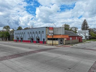 1600 Broadway Street , Bay City, MI 48708