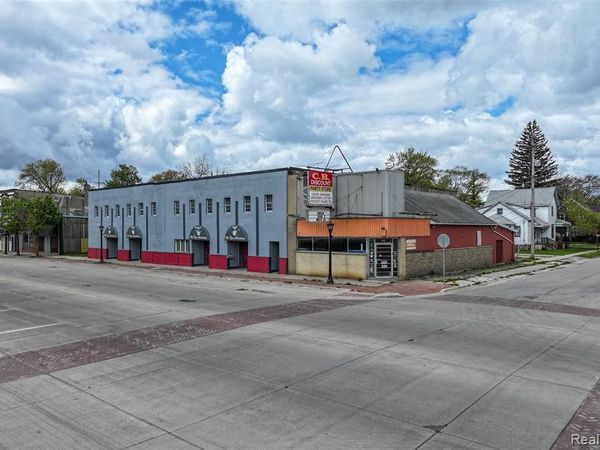 1600 Broadway Street , Bay City, MI 48708