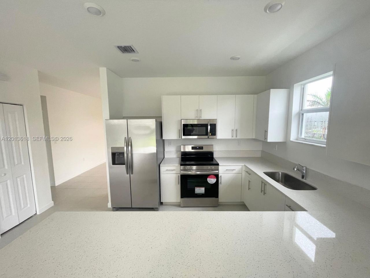863 SE 26th Ter, Homestead, FL 33035 Photo