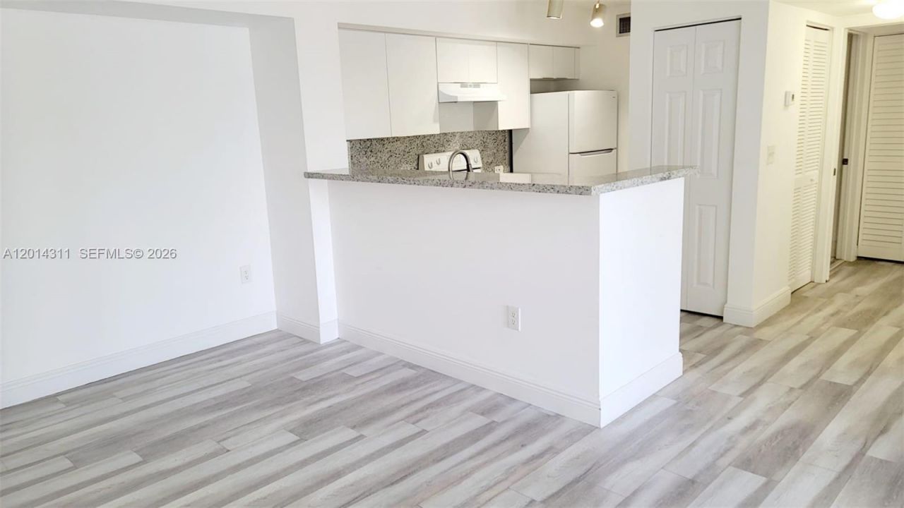 11155 SW 5th Pl, Unit 203, Pembroke Pines, FL 33025 Photo