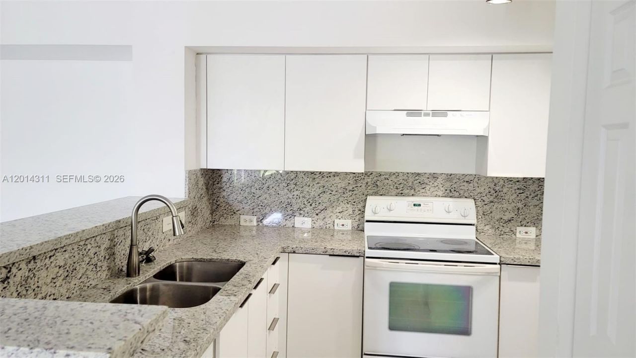 11155 SW 5th Pl, Unit 203, Pembroke Pines, FL 33025 Photo