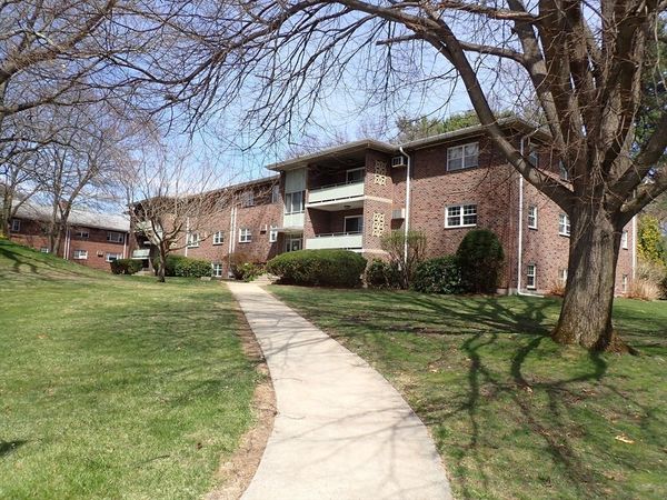 51 Jacqueline Road, Unit 3, Waltham, MA 02452