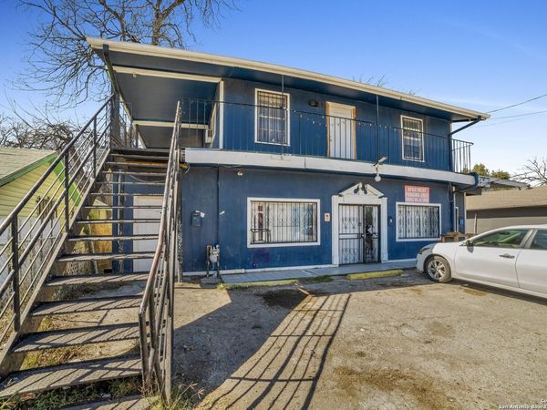 811 S GENERAL MCMULLEN DR, San Antonio, TX 78237