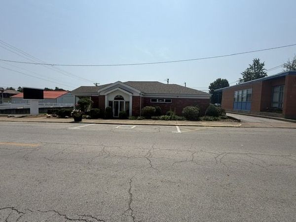 201 W Broadway Boulevard, Johnston City, IL 62951