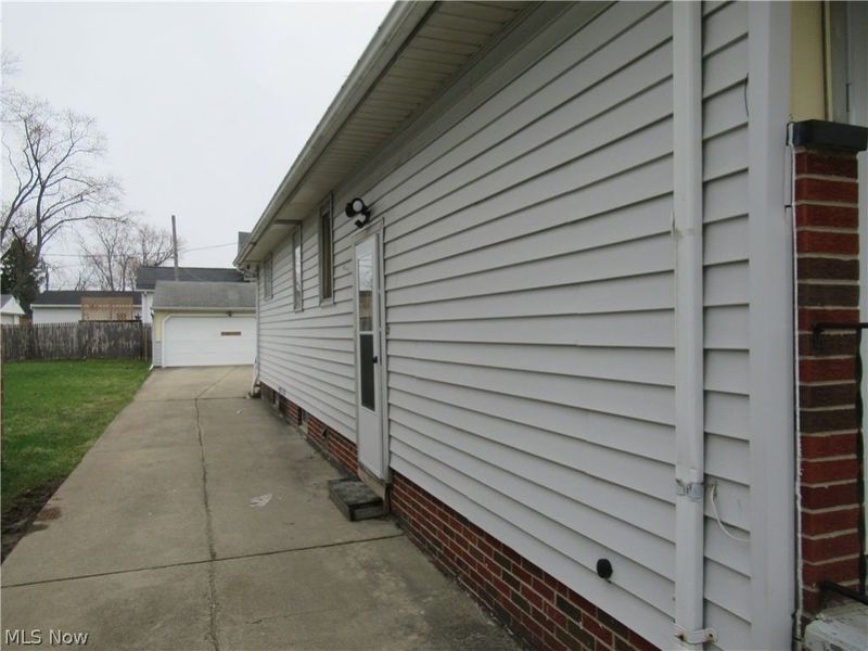 330 Paul Street, Bedford, OH 44146 Photo 2