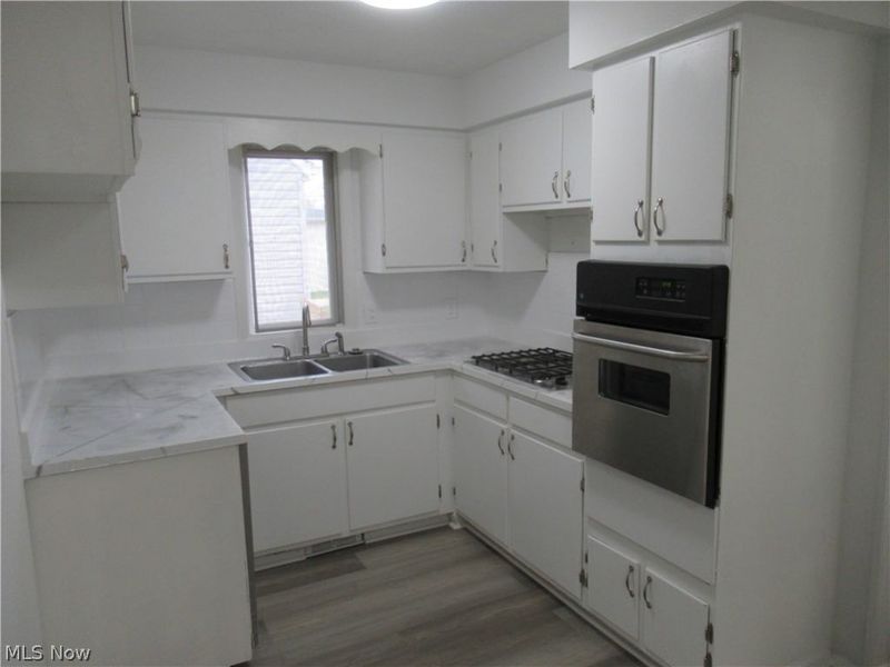 330 Paul Street, Bedford, OH 44146 Photo 9