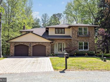8 CANTERBURY COURT, MARLTON, NJ 08053