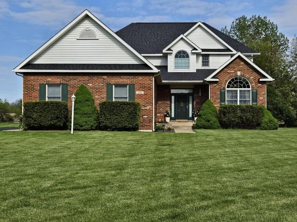 213 Windy Oak Drive , Hebron, IN 46341