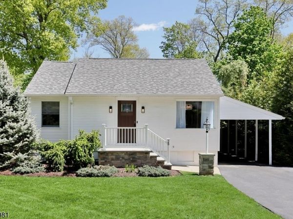 28 Minnehaha Blvd, Oakland, NJ 07436