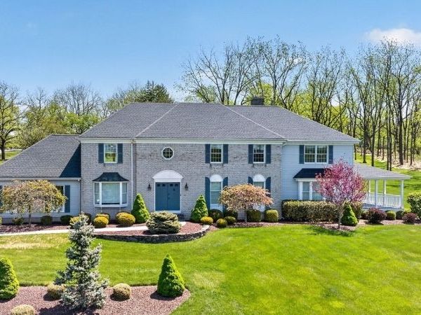 2 W View Dr, Raritan, NJ 08822