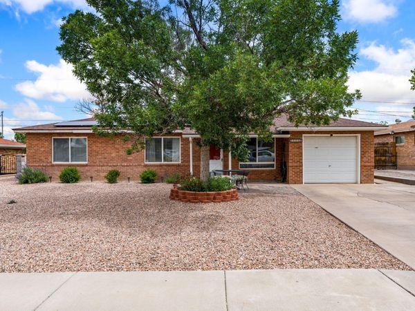 8603 Los Arboles Avenue NE, Albuquerque, NM 87112