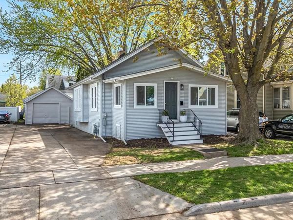 821 6TH AVENUE, Oshkosh, WI 54902