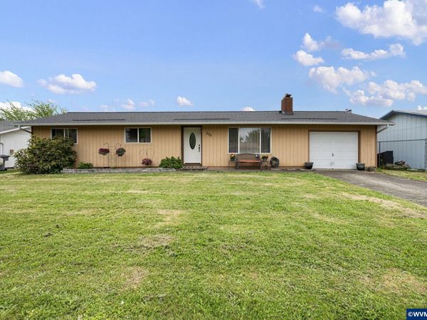 375 Park Ln, Harrisburg, OR 97446
