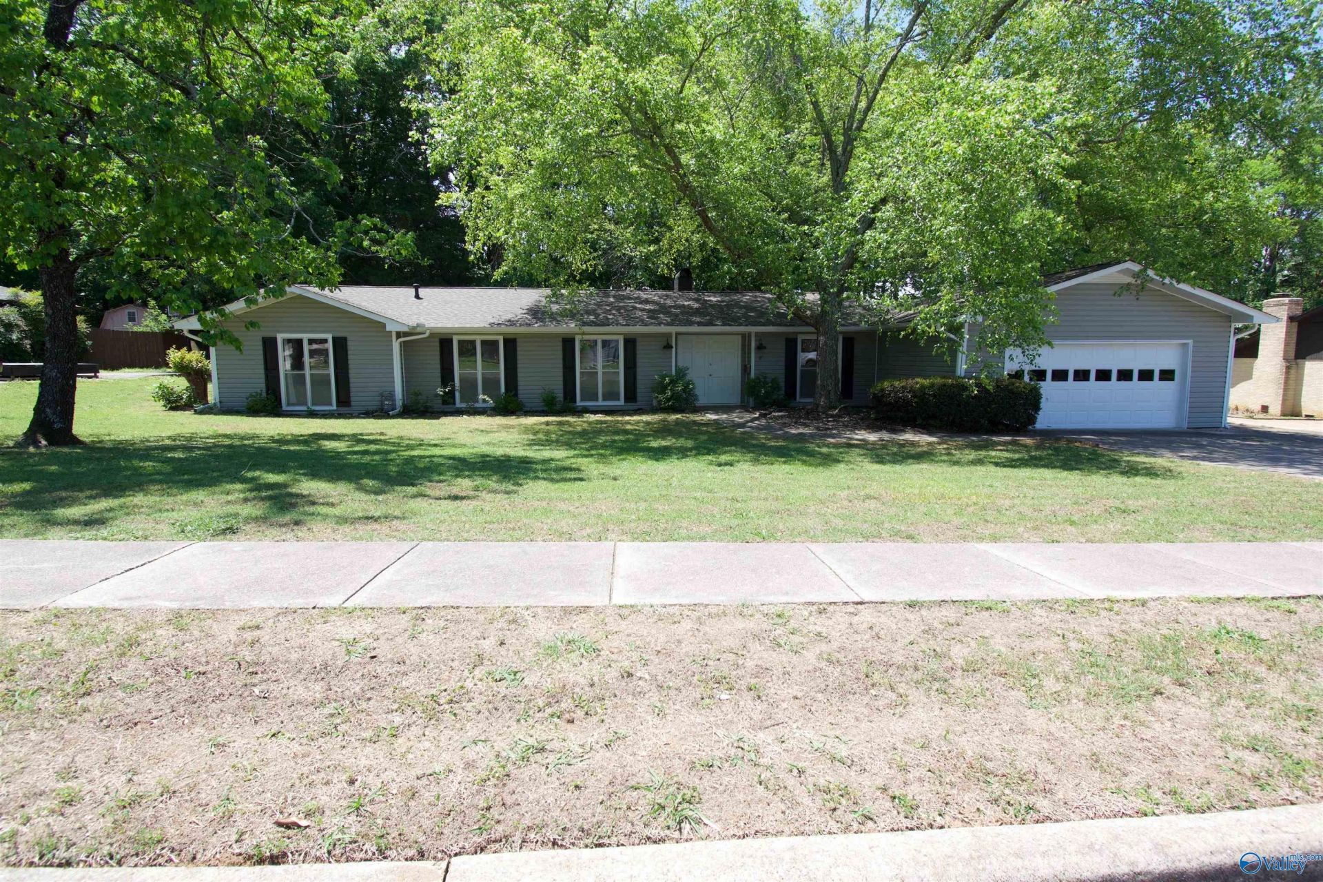 8010 Valley Bend Drive, Huntsville, AL 35802 Main Photo