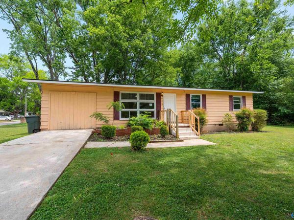 623 Murray Road NW, Huntsville, AL 35811