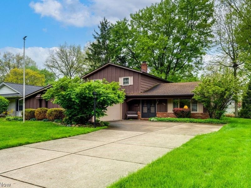 6100 Paisley Drive, North Olmsted, OH 44070 Photo 1