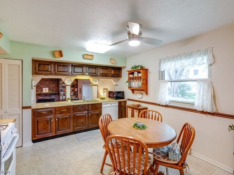 6100 Paisley Drive, North Olmsted, OH 44070 Photo 10