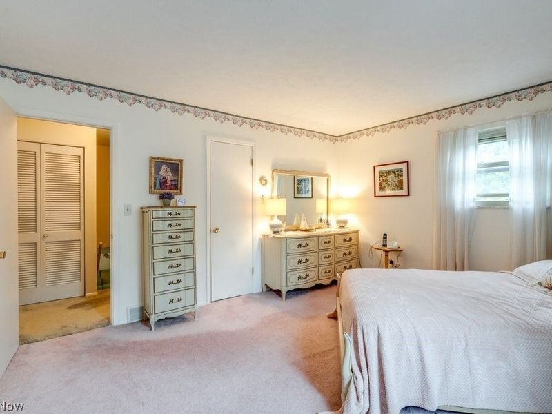 6100 Paisley Drive, North Olmsted, OH 44070 Photo 17