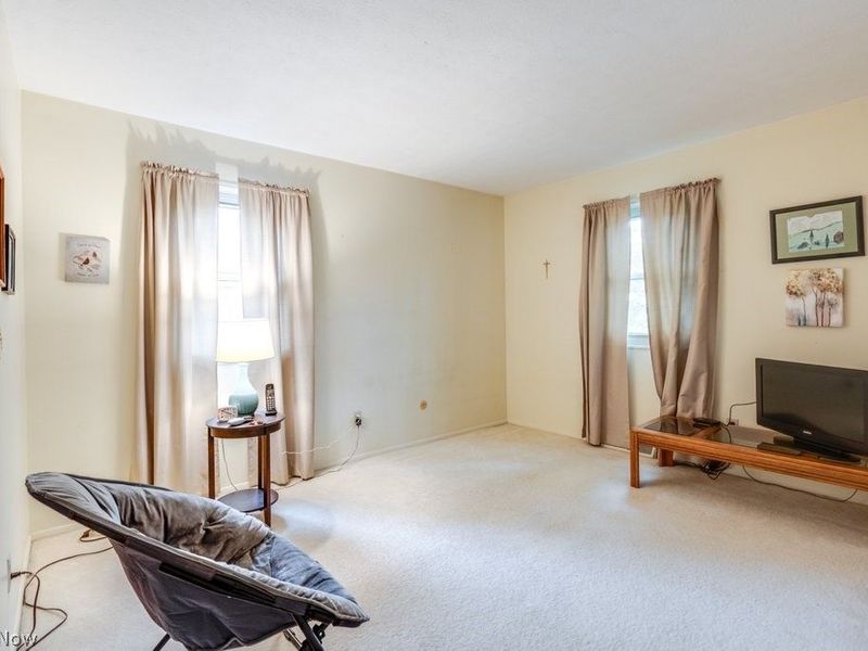 6100 Paisley Drive, North Olmsted, OH 44070 Photo 18