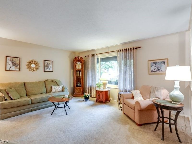 6100 Paisley Drive, North Olmsted, OH 44070 Photo 4