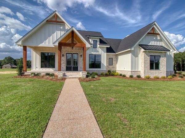 19 Wandering Oaks Ln., Hattiesburg, MS 39401