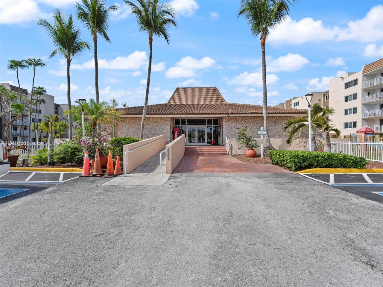 6950 Miami Gardens Dr , Unit 2-506, Hialeah, FL 33015 Photo