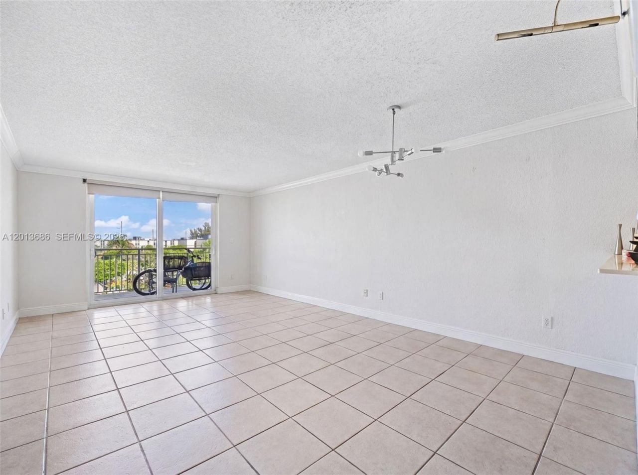 6950 Miami Gardens Dr , Unit 2-506, Hialeah, FL 33015 Photo