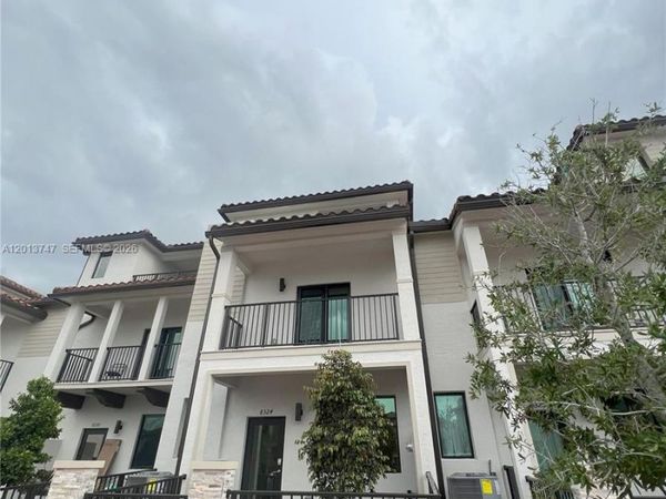 8324 NW 43rd St , Doral, FL 33166