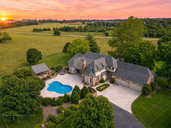 4156 E Division Street , Springfield, MO 65802