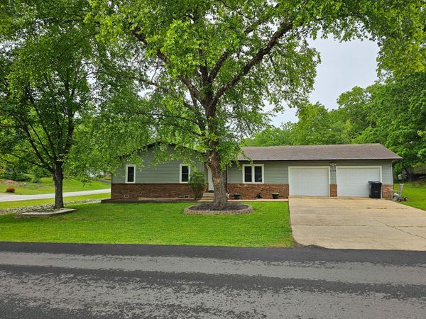 2204 Wayhaven Drive, West Plains, MO 65775