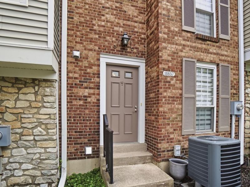 10857 Lakehurst Court, Sycamore Township, OH 45242 Photo 5