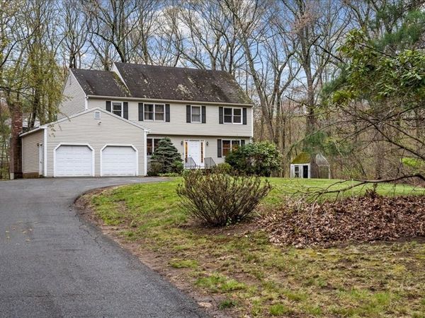 36 Chestnut St, Hopkinton, MA 01748