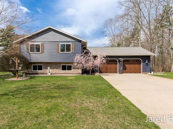 19159 Pine Grove Court, Spring Lake, MI 49456