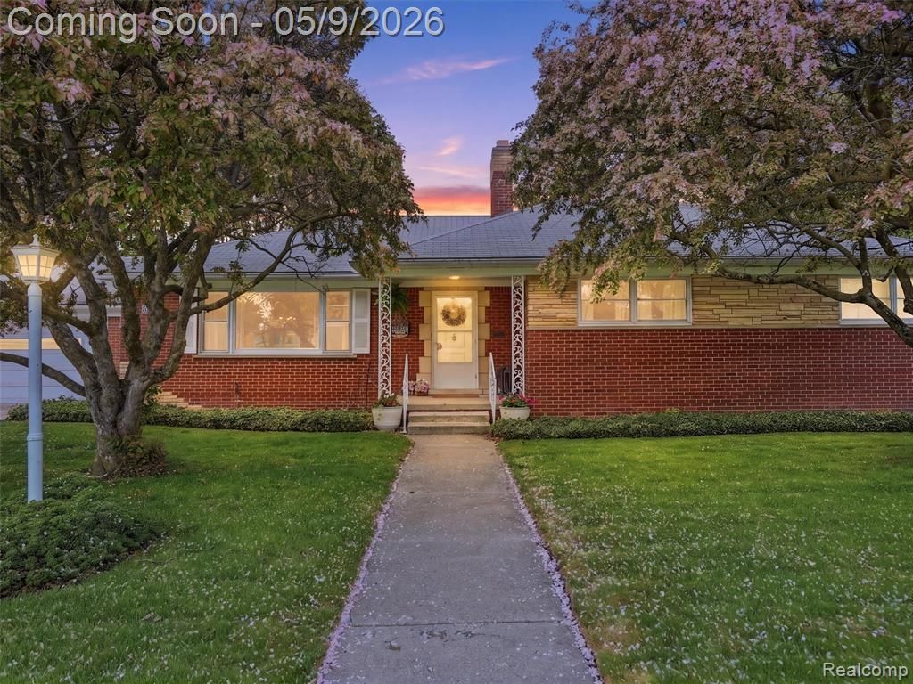 20600 Elizabeth Street, Saint Clair Shores, MI 48080 Main Photo
