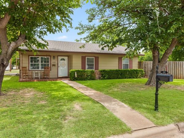 112 W Oak Street, Olney, TX 76374