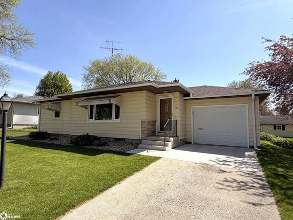208 7th Street SE, Hampton, IA 50441