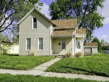 2002 FRONT Street, BLAIR, NE 68008