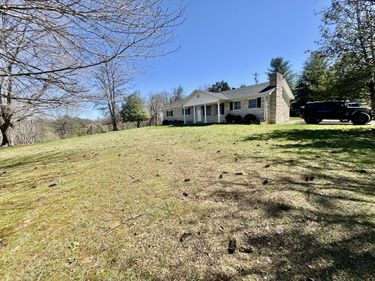 521 Clearcreek Road, Irvine, KY 40336