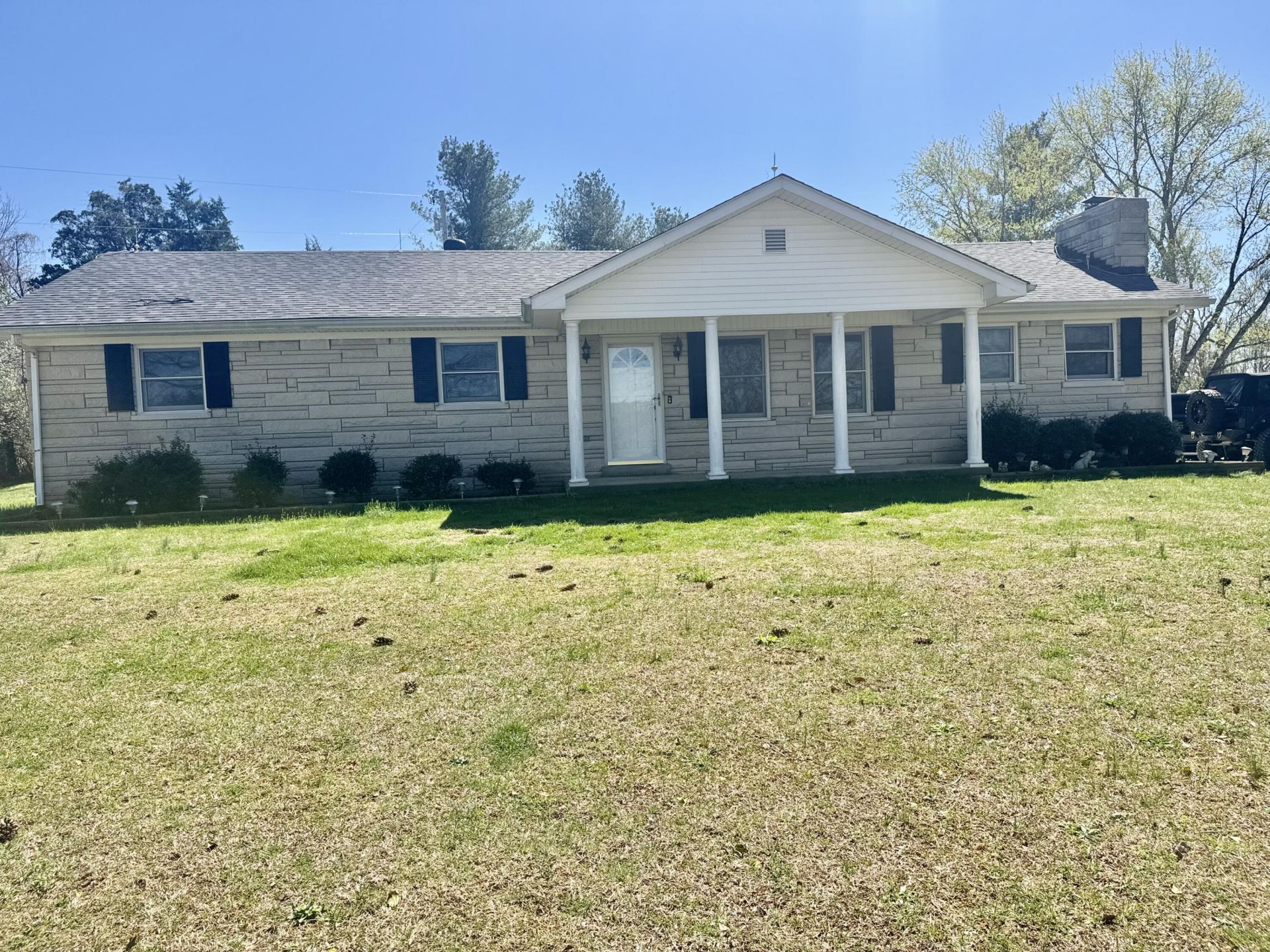 521 Clearcreek Road, Irvine, KY 40336