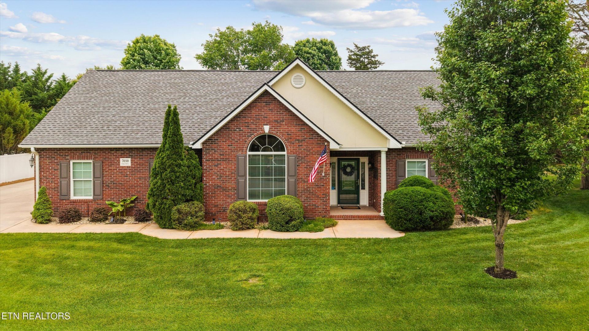 7030 Wyndham Pointe Lane, Knoxville, TN 37931 Main Photo