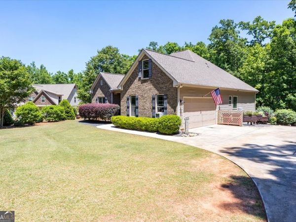 103 N Knotty Court, Forsyth, GA 31029