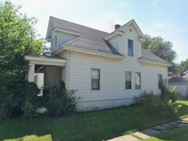 1723 W Locust Street, Davenport, IA 52804