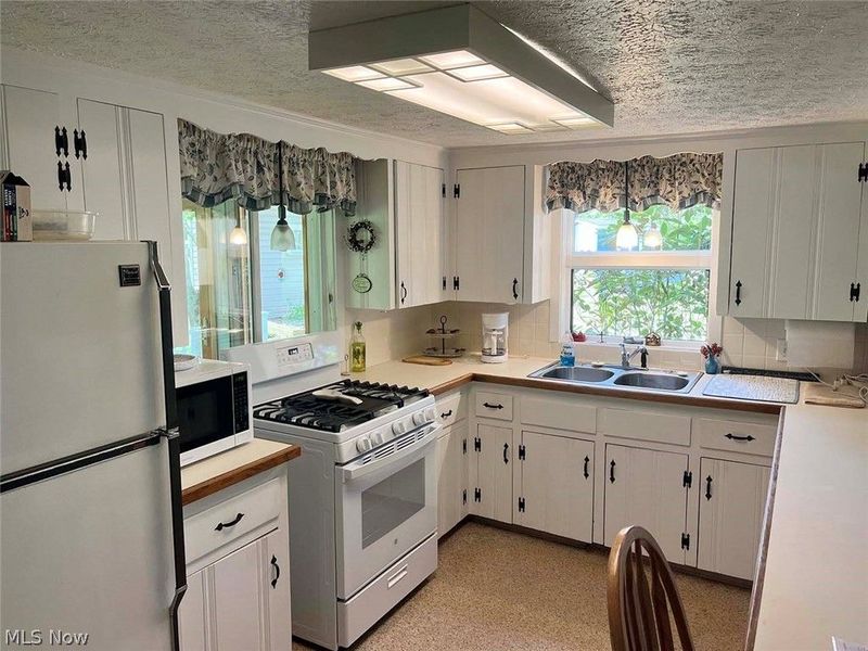 8180 Maple Street SW, Sherrodsville, OH 44675 Photo 8