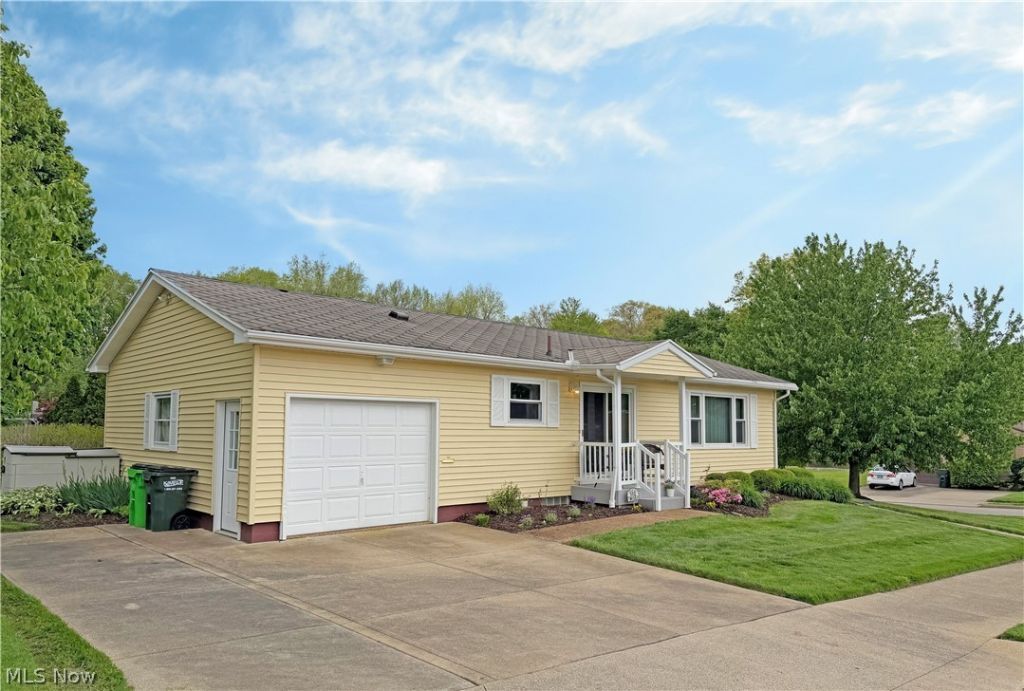 502 Wise Avenue Se, North Canton, OH 44720 Main Photo