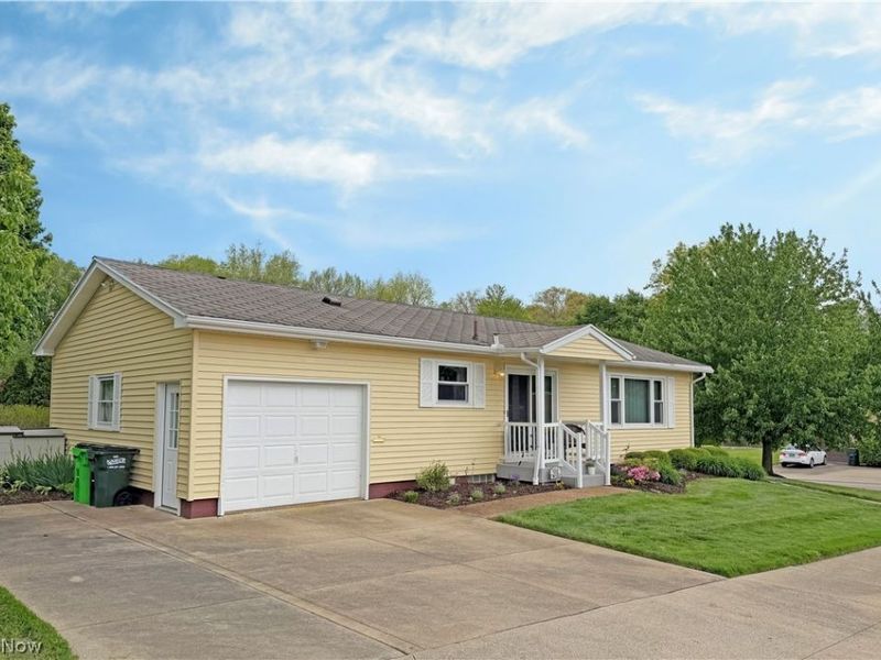 502 Wise Avenue SE, North Canton, OH 44720 Photo 1