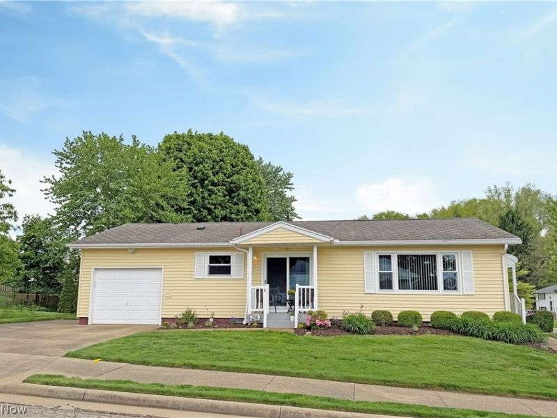 502 Wise Avenue SE, North Canton, OH 44720 Photo 2